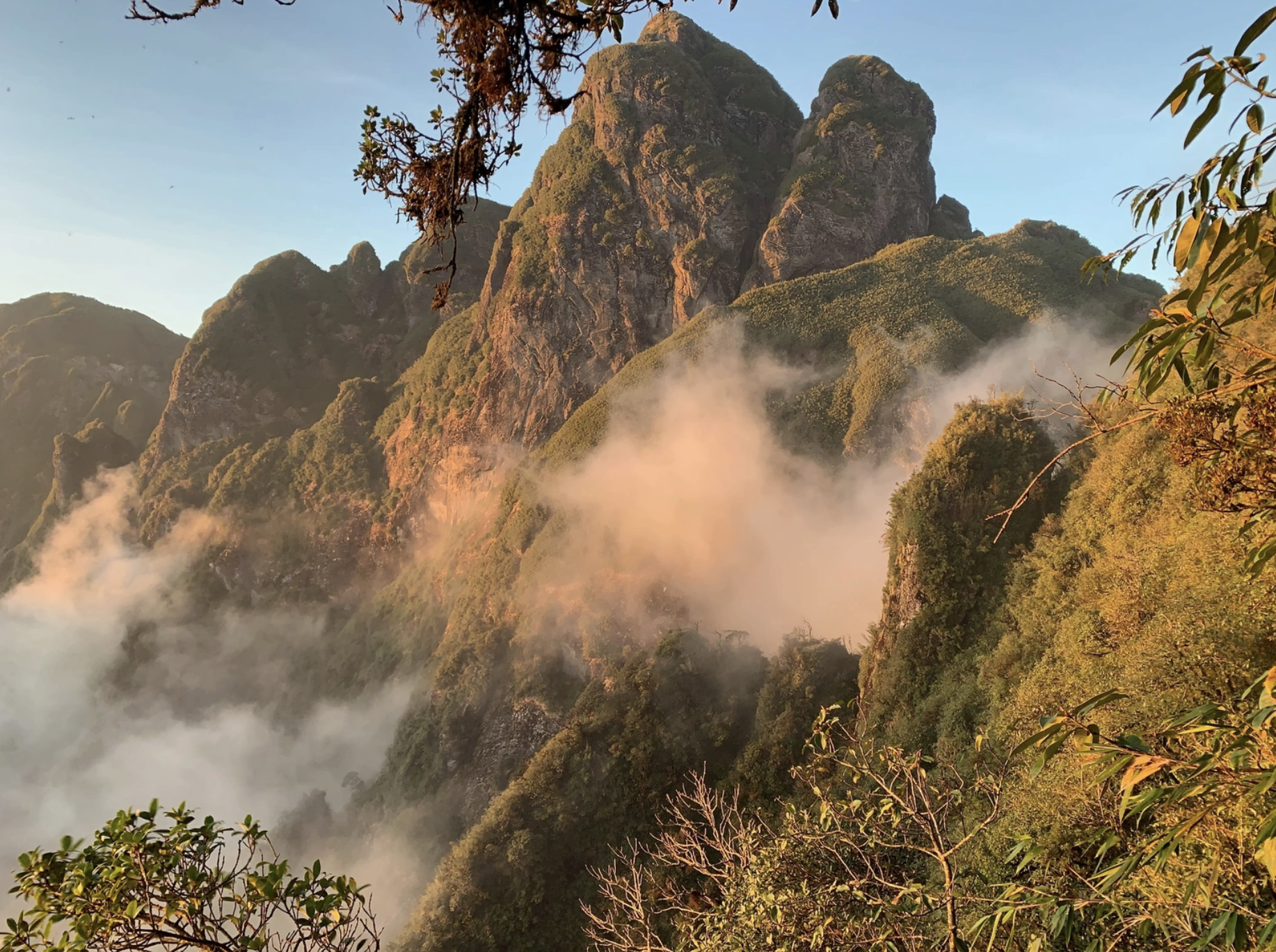 Ngũ Chỉ Sơn view 