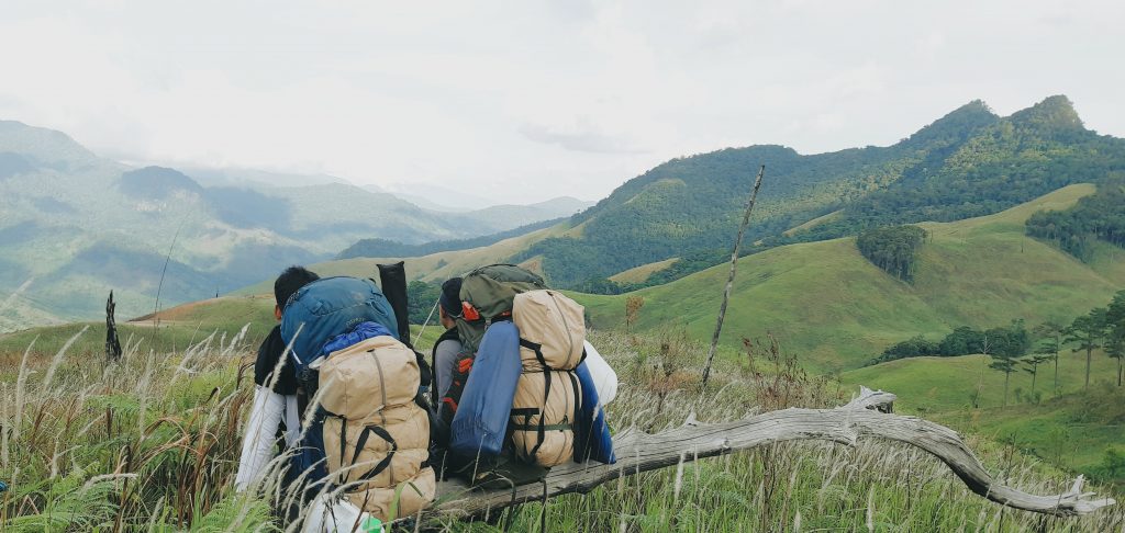 Các anh porter - Người bạn đồng hành vô cùng quan trọng trên các cung trek